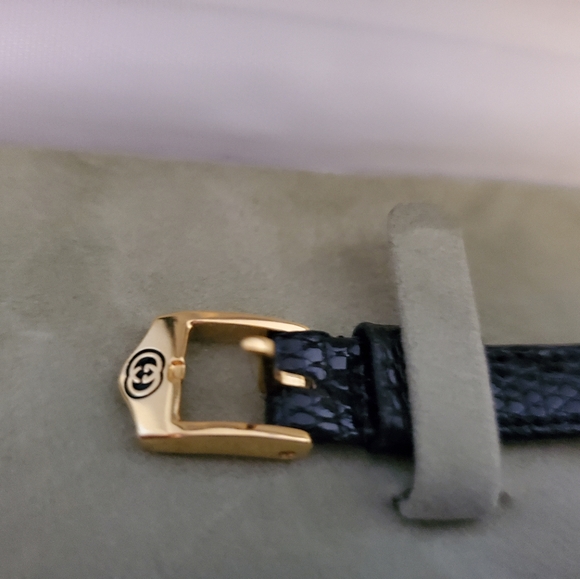 Gucci Watch (Authentic) - Picture 13 of 15